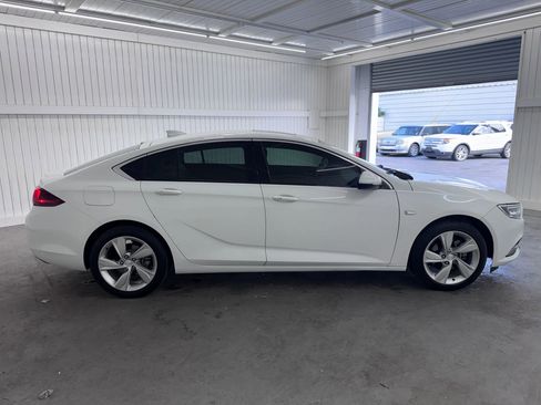 Used 2018 Buick Regal Preferred w/ Sights and Sounds Package image 4