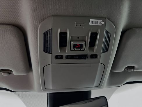 Used 2020 Toyota Highlander XLE FWD image 21