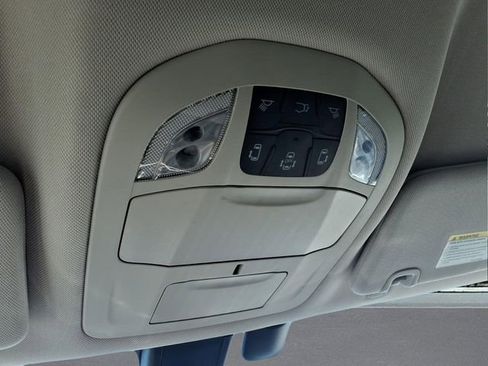 Used 2019 Chrysler Pacifica Touring-L FWD image 27
