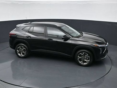 Used 2025 Chevrolet Trax LT w/ LT Convenience Package FWD image 32
