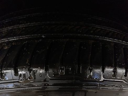 Certified 2023 Toyota Highlander XLE image 28