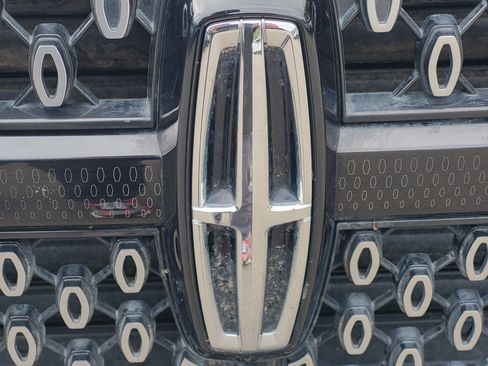 Used 2025 Lincoln Navigator Reserve AWD/4WD image 11