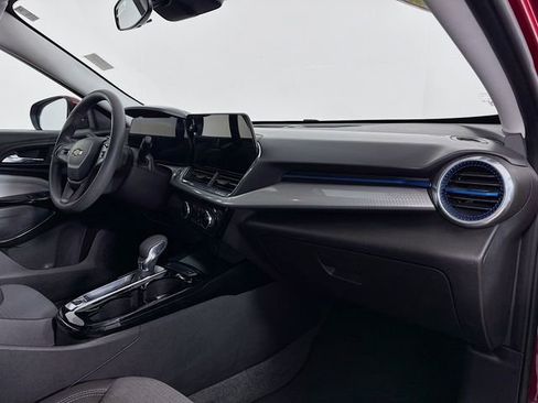 Used 2025 Chevrolet Trax LT image 27