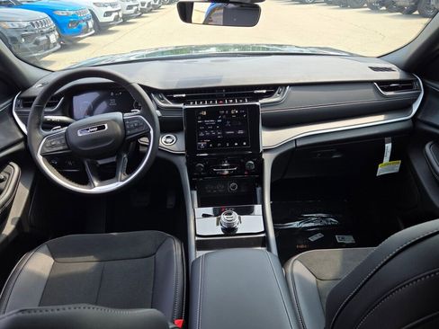 New 2025 Jeep Grand Cherokee L Laredo image 20