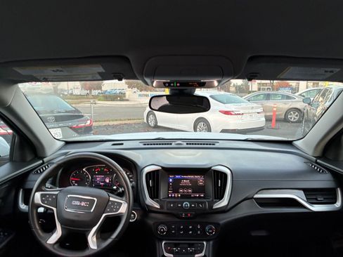 Used 2024 GMC Terrain SLE image 32