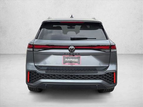 New 2026 Volkswagen Tiguan SE R-Line FWD image 8