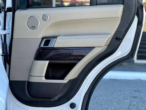 Used 2016 Land Rover Range Rover HSE image 19