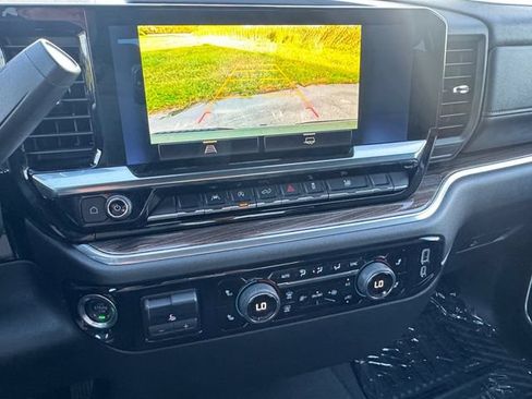 Used 2024 Chevrolet Silverado 1500 LT RWD image 9