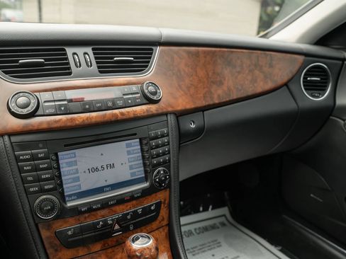 Used 2006 Mercedes-Benz CLS 500 w/ Entertainment Pkg image 20