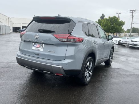 Used 2025 Nissan Rogue SL AWD/4WD image 5