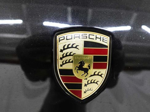 Used 2019 Porsche Macan AWD/4WD image 3