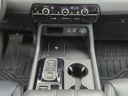 Used 2025 Honda Pilot Touring image 18