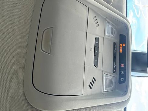 Used 2019 Chevrolet Equinox LT FWD image 29