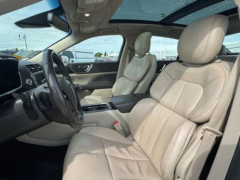 Used 2017 Lincoln Continental Select w/ Climate Package FWD image 13