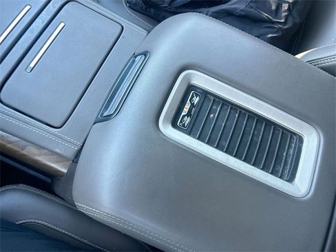 Used 2020 GMC Yukon XL Denali image 24