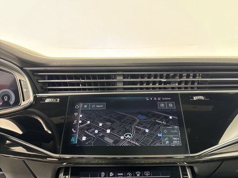 Used 2021 Audi Q8 Prestige AWD/4WD image 4