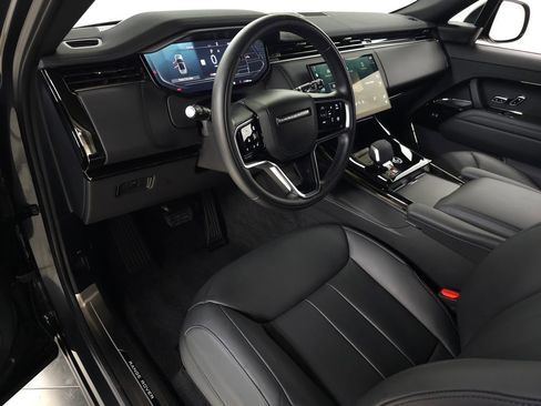 Used 2025 Land Rover Range Rover Sport SE image 18