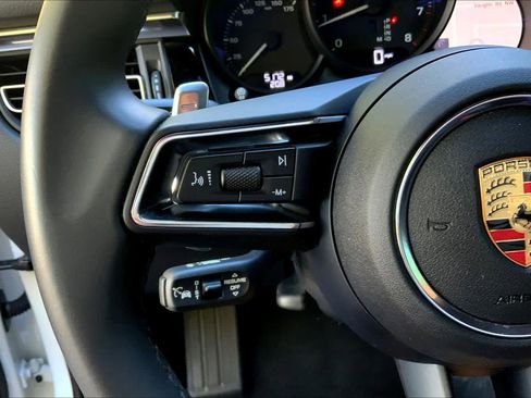 Used 2025 Porsche Macan image 22