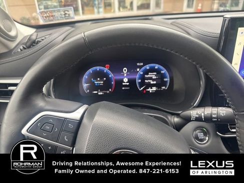 Used 2023 Toyota Highlander Platinum image 11