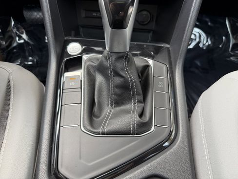 Used 2024 Volkswagen Taos SE w/ Panoramic Sunroof Package FWD image 24