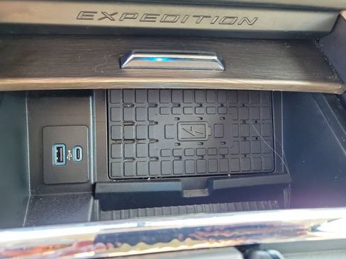 Used 2024 Ford Expedition Limited RWD image 34
