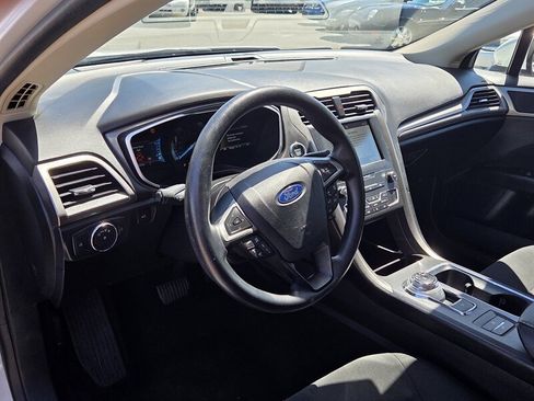 Used 2019 Ford Fusion SE FWD image 7