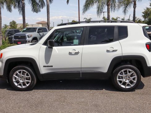Used 2023 Jeep Renegade Latitude w/ Sun & Fun Group image 5