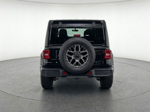 Used 2025 Jeep Wrangler Sahara image 7