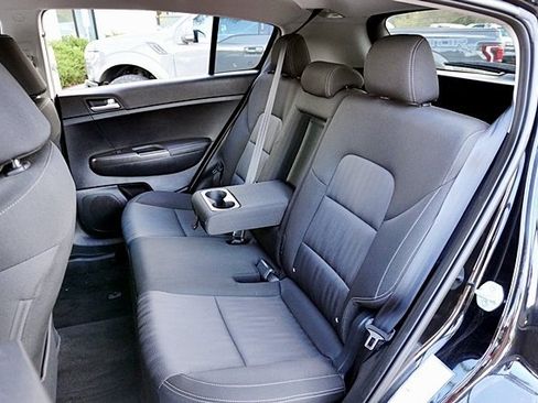 Used 2022 Kia Sportage LX image 16