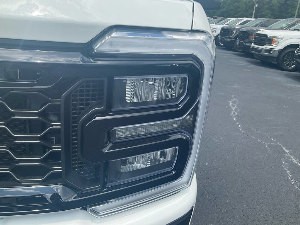 New 2026 Ford F250 Lariat w/ Black Appearance Package AWD/4WD image 9