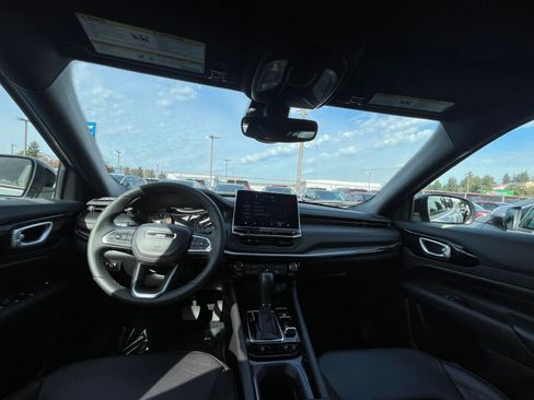 Used 2025 Jeep Compass Trailhawk image 33