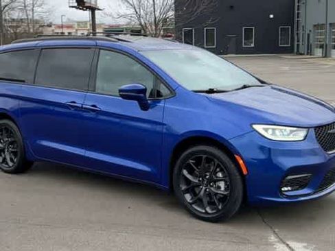Certified 2021 Chrysler Pacifica Limited w/ Premium & Safety Sphere Group AWD/4WD image 2