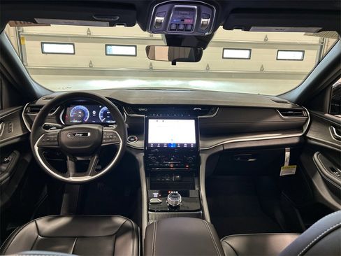 New 2025 Jeep Grand Cherokee Limited w/ Black Appearance Package image 29