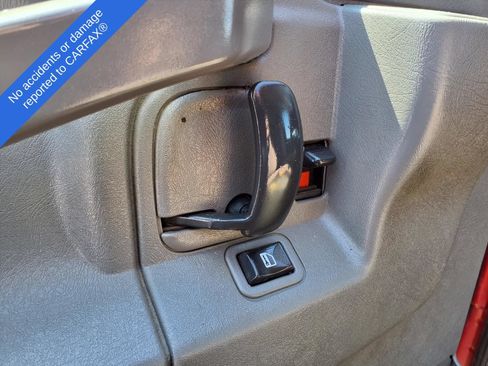 Used 2017 Chevrolet Express 2500 RWD image 16