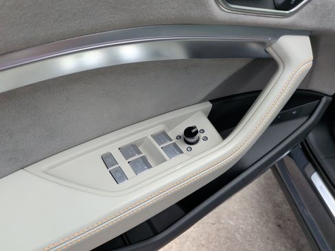 Used 2024 Audi Q8 e-tron Prestige w/ Prestige Package image 15