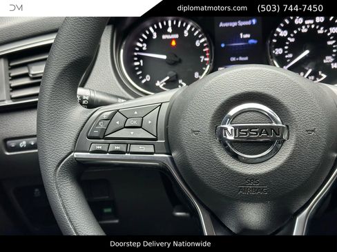 Used 2018 Nissan Rogue Sport SV image 30