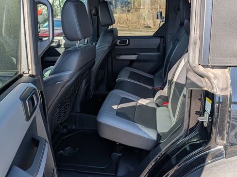 Used 2022 Ford Bronco Black Diamond image 13