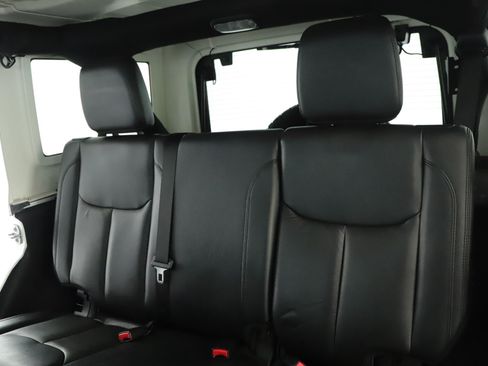 Used 2017 Jeep Wrangler Unlimited Sahara AWD/4WD image 5