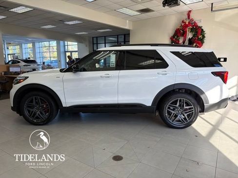 New 2026 Ford Explorer ST-Line w/ ST-Line Street Pack RWD image 5