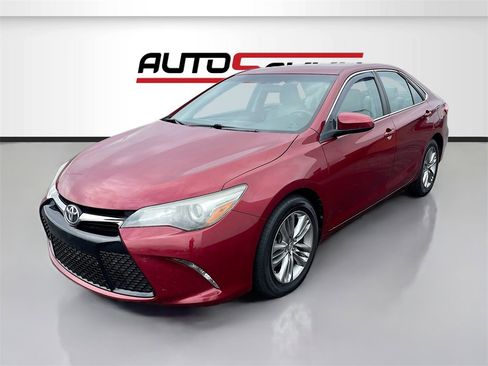 Used 2017 Toyota Camry SE image 3