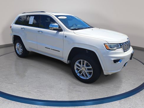 Used 2017 Jeep Grand Cherokee Overland AWD/4WD image 3
