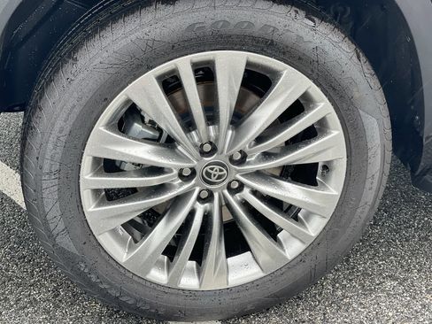 Used 2026 Toyota Highlander Platinum AWD/4WD image 16