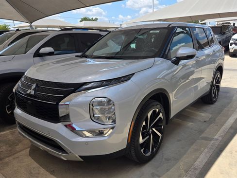 Used 2022 Mitsubishi Outlander SE FWD image 3