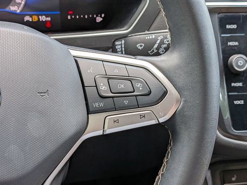 Used 2024 Volkswagen Tiguan SE AWD/4WD image 17
