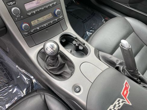 Used 2007 Chevrolet Corvette Coupe w/ Performance Package RWD image 25