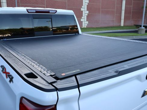 Used 2022 Chevrolet Silverado 1500 LTZ w/ LTZ Convenience Package II AWD/4WD image 26