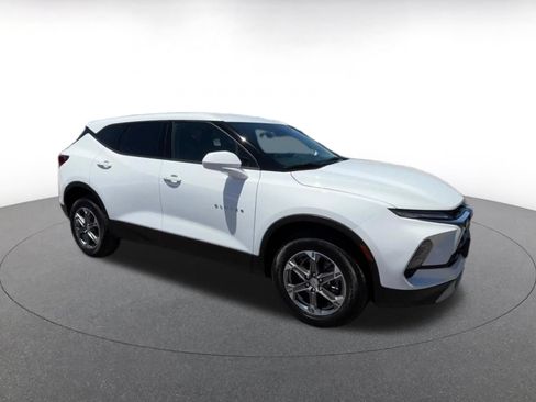 Used 2026 Chevrolet Blazer LT FWD image 2
