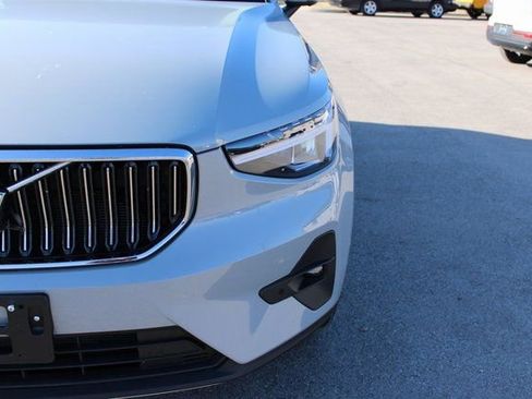 Used 2025 Volvo XC40 B5 Plus image 44