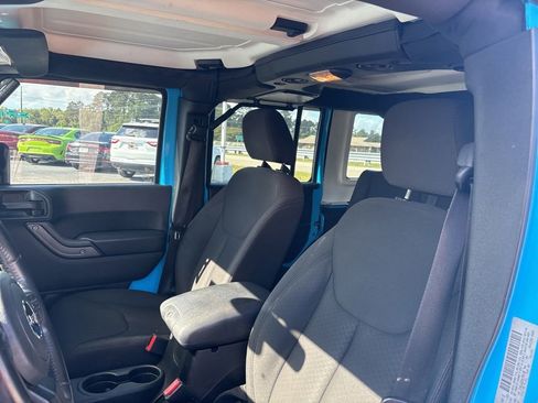 Used 2017 Jeep Wrangler Unlimited Sport w/ Connectivity Group AWD/4WD image 14