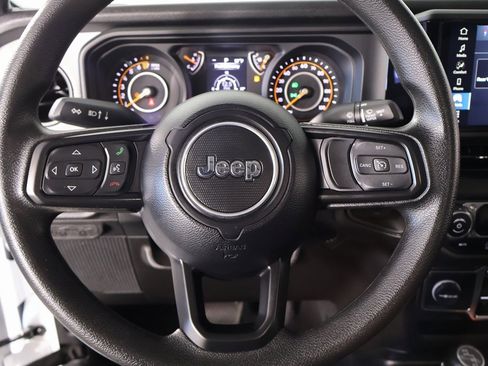 Used 2024 Jeep Gladiator Sport image 3